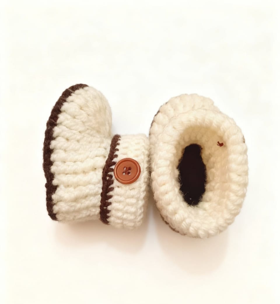 Crochet baby booties and gloves set /soft crochet baby booties