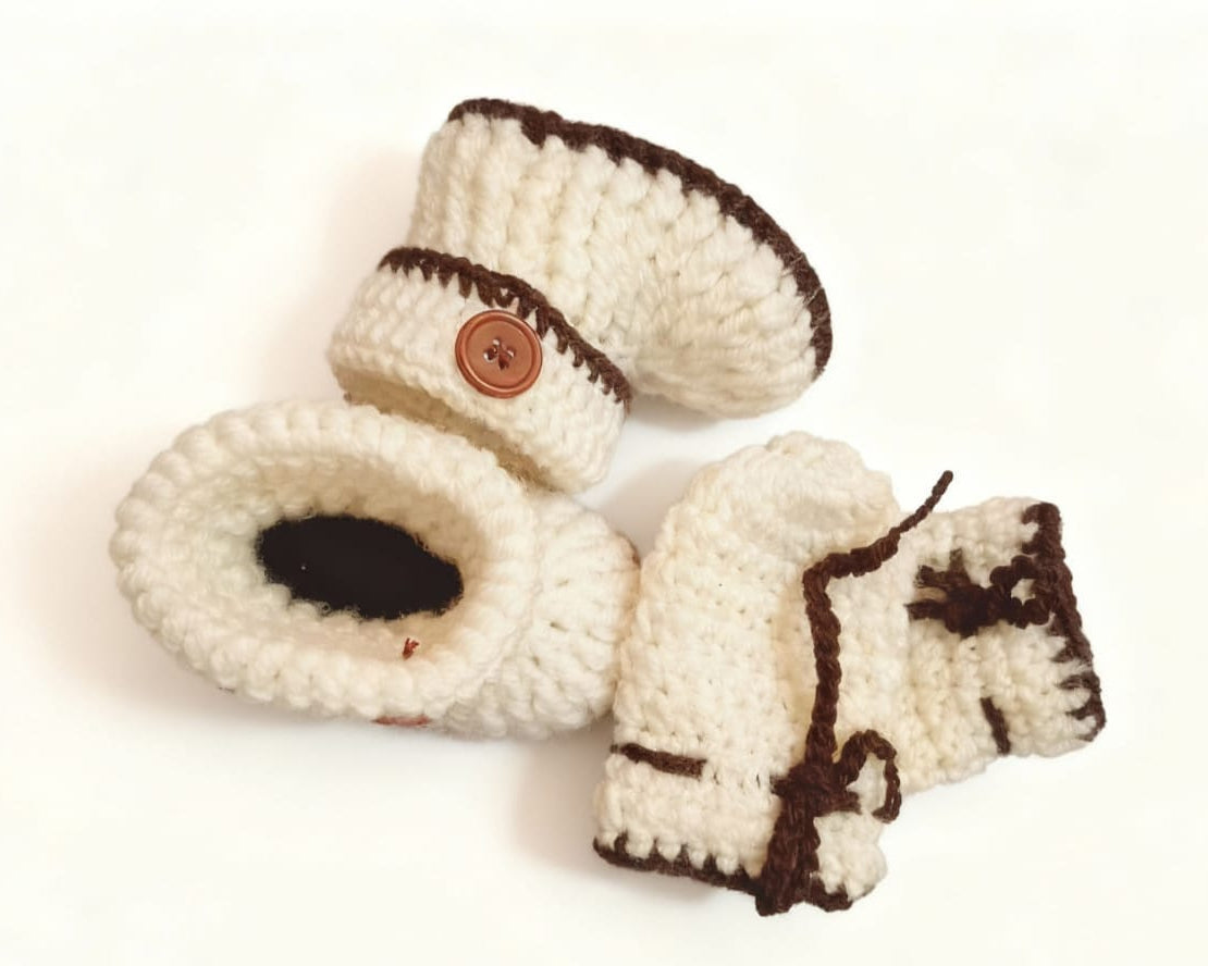 Crochet baby booties and gloves set /soft crochet baby booties
