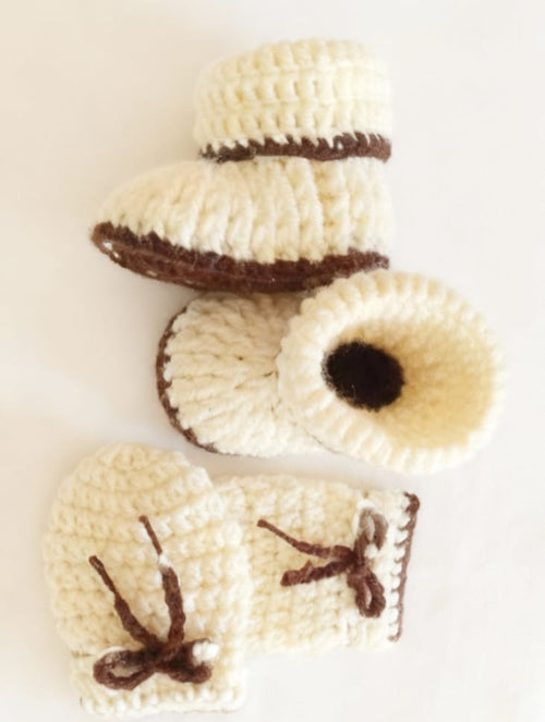 Crochet baby booties and gloves set /soft crochet baby booties